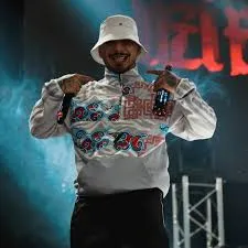 دانلود آهنگ LÊLÊ از UZI